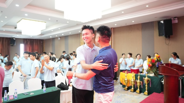 易視界2025年8月嘉獎會暨9月啟動大會精彩圖集